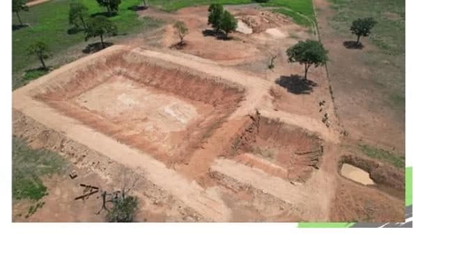 Terraplenagem de área para confinamento de gado